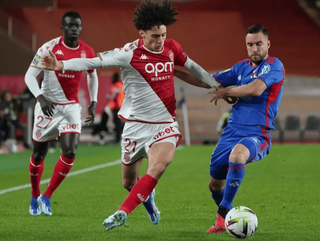 关于大比分获胜，斯特拉斯堡主场积分领先的信息