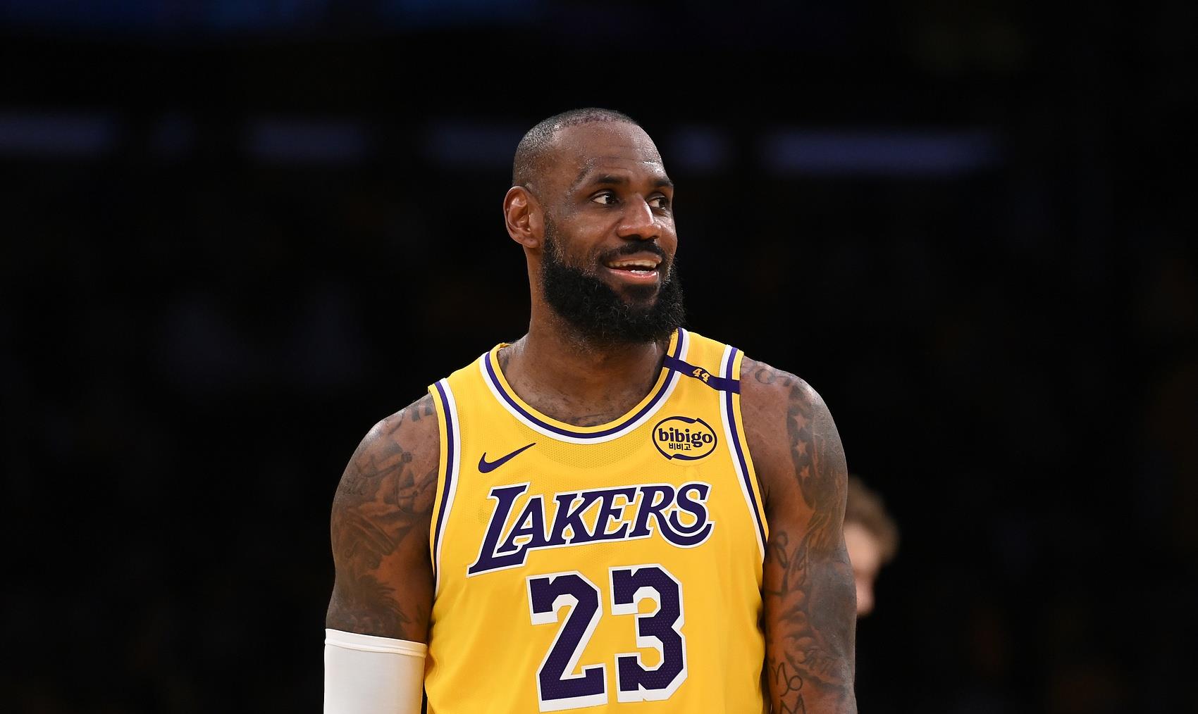 爵士惊艳全场，魔术助攻爆棚，詹姆斯逆转取胜！的简单介绍